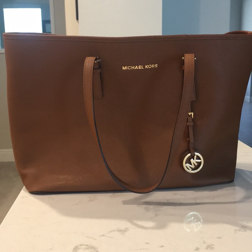Michael Kors jet set laptop tote in saffia…